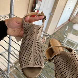 Lucky Brand Tan Perforated Sandals